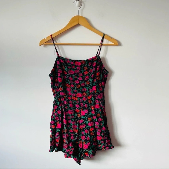 UO Lush Floral Skinny Strap Ruffle Hem Romper Black Pink Red Size Small - Picture 3 of 6